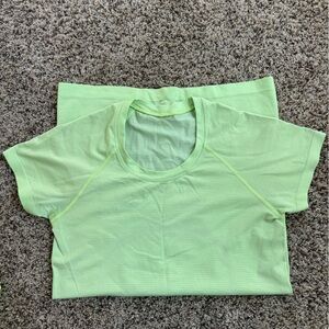 Lululemon Athletica Light Green Swiftly Tech Short Sleeve Hip length Size 6